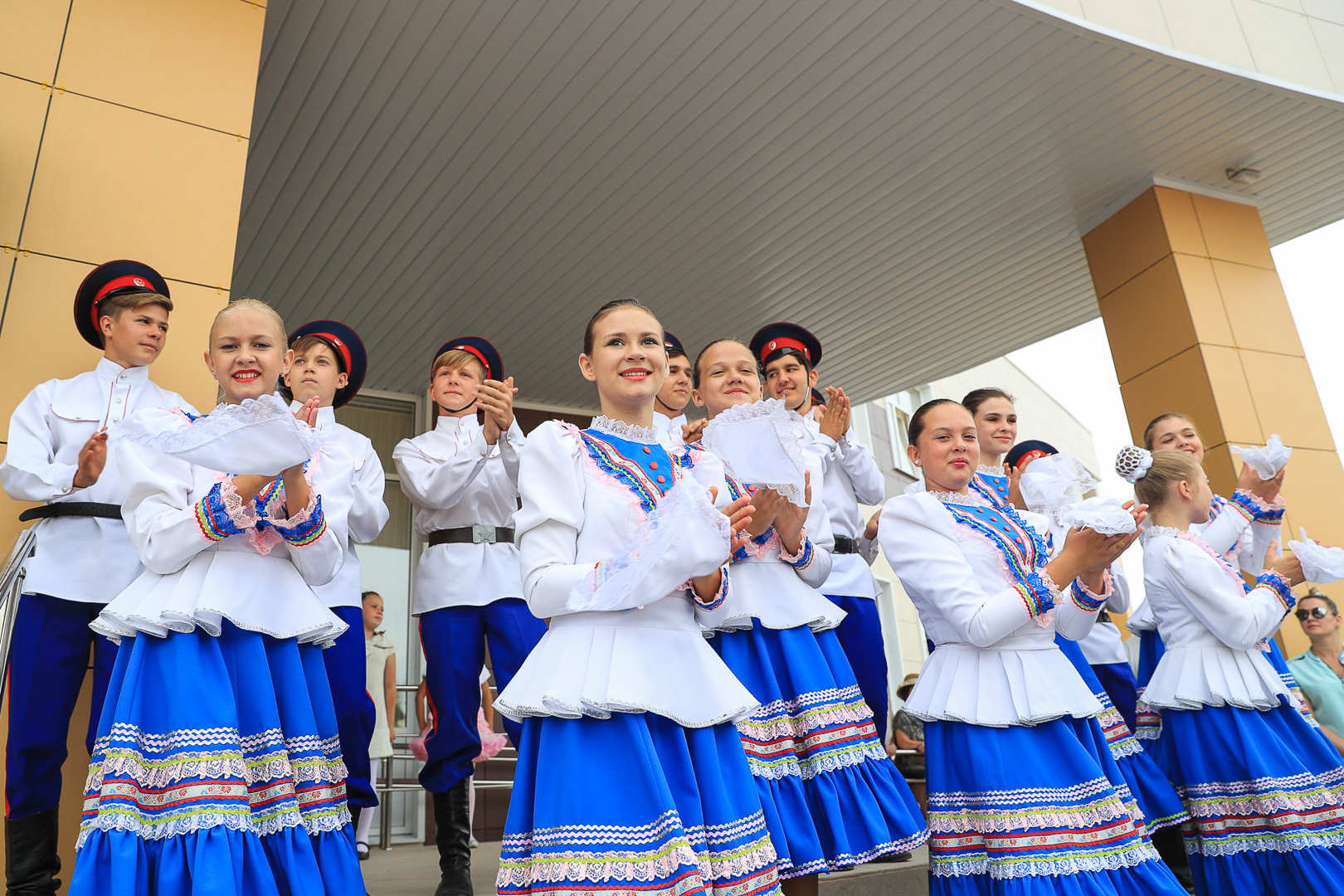 Концерты, выставки, фестивали, флэшмобы — в Волгоградской области подготовили праздничную программу ко Дню России