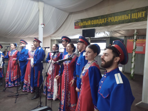 Артисты Ансамбля российского казачества выступили на территории полигона Прудбой