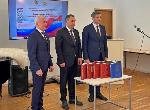 Волгоградская Горьковка приняла в дар многотомник «Энциклопедия Победы»