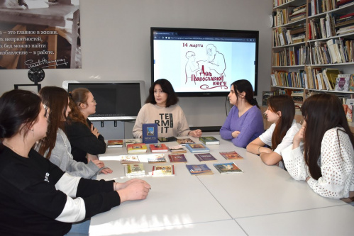 Читателей Среднеахтубинской библиотеки познакомили с истоками русского книгопечатания