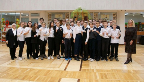 В Волгоградской Горьковке вручили читательские билеты лицеистам