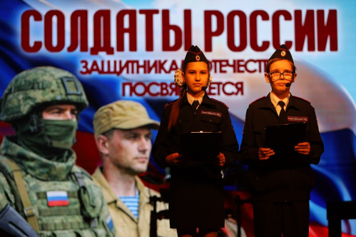 В Казачьем театре спели о солдатах России