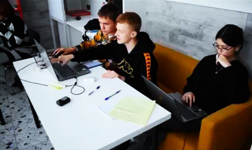 В Иловлинской модельной библиотеке школьники учатся программированию