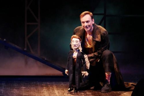 В премьерном спектакле НЭТа на сцене – кукла