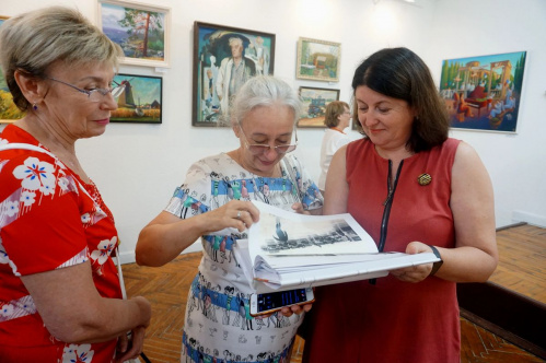 В Волжском представили фотолетопись истории города