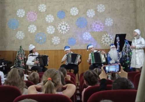 Во Фроловской ДШИ своё творчество представили преподаватели и ученики