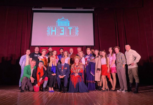 Актёры НЭТа выступили перед ранеными бойцами в волгоградском госпитале