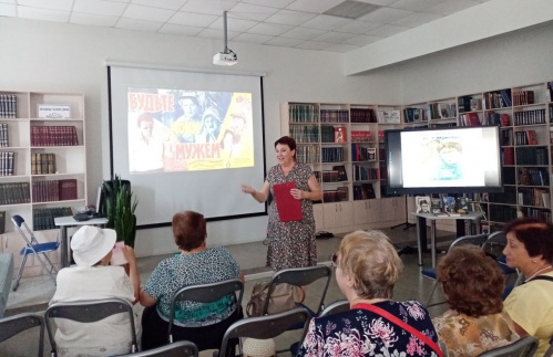 В модельной библиотеке Камышина знакомят с лучшими образцами отечественного кинематографа