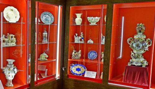 В Волгоградском краеведческом музее открылась выставка фарфора