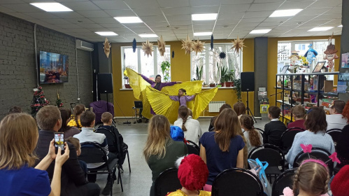 В Волгоградской библиотеки для молодёжи состоялся новогодний концерт проекта «Открытые сердца»