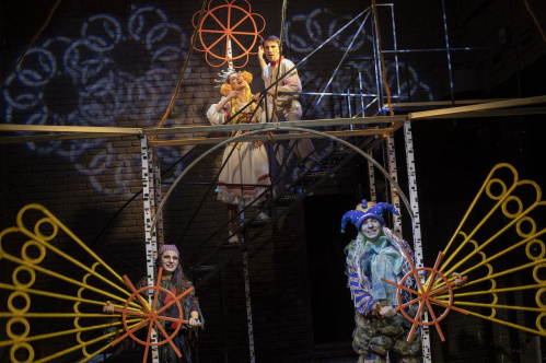 В Волгоградском молодёжном театре состоялась премьера сказки «Летучий корабль»