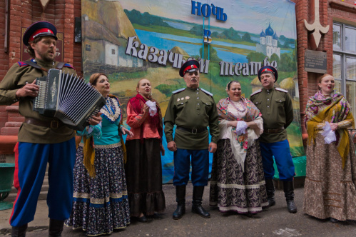 В Волгоградском музыкально-драматическом казачьем театре с большим успехом прошла «Ночь в Казачьем театре»