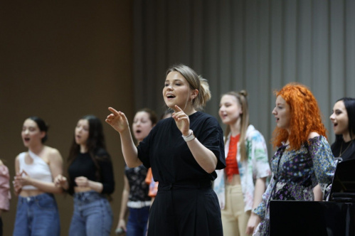 Волгоградские начинающие исполнители участвуют в мастер-классах академии Ларисы Долиной