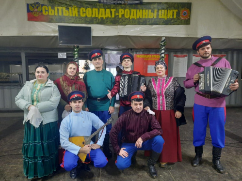 Артисты Казачьего театра выступили в Прудбое