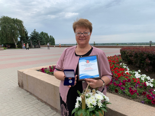 Педагог Краснослободской ДШИ награждена Почетным знаком губернатора