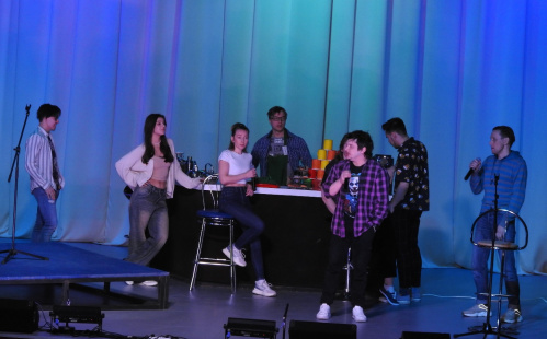 Волгоградский ТЮЗ представил жителям региона спектакль по современной российской пьесе