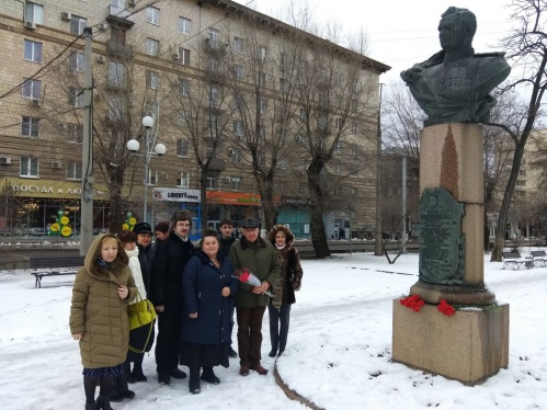 В Волгограде почтили память лётчика-героя Василия Ефремова