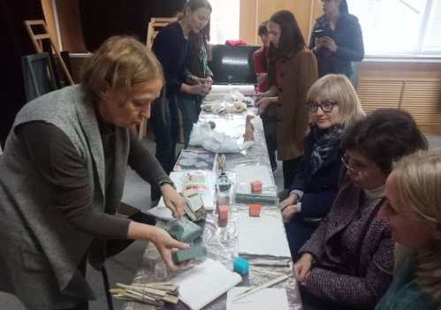 Волгоградские педагоги научились мастерить дымковскую игрушку