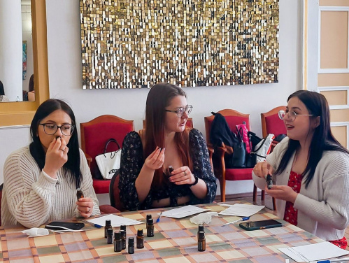 Театр кукол «Арлекин» проводит серию парфюмерных мастер-классов