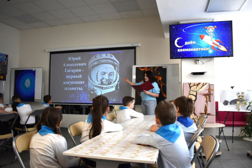 В Средней Ахтубе посетители модельной библиотеки «отправились» в космос