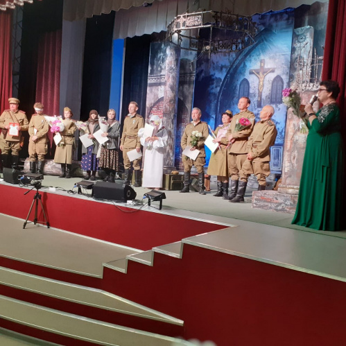 В Чернышковском районе при полном аншлаге прошла премьера спектакля «Рядовые»