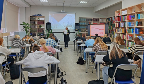 Камышинские студенты присоединились к Краеведческому диктанту в городской библиотеке