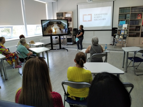 Посетителей модельной библиотеки Камышина познакомили с произведениями выдающихся художников 