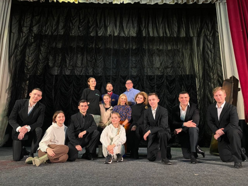 Артисты НЭТа показали спектакль в Светлом Яре