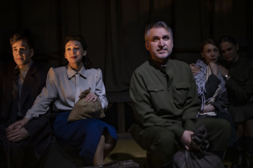 В Волгоградском молодёжном театре состоялась премьера спектакля «Вечно живые»