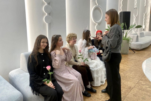 В Волгоградском ТЮЗе начинающие театральные журналисты приступили к работе 