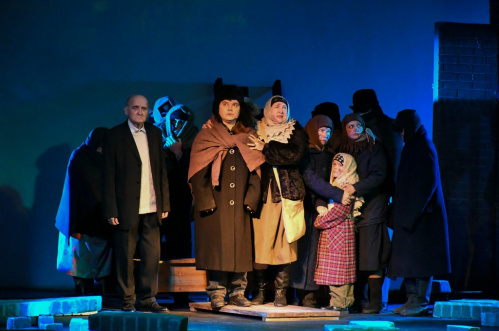 Постановку ТЮЗа о войне увидели дети Сталинграда и семьи участников СВО