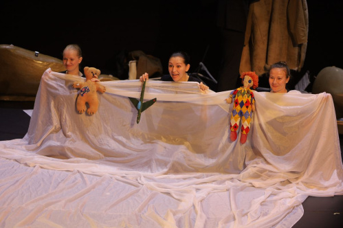 Казачий театр показал спектакль «Украденное солнце» в Городищенском районе