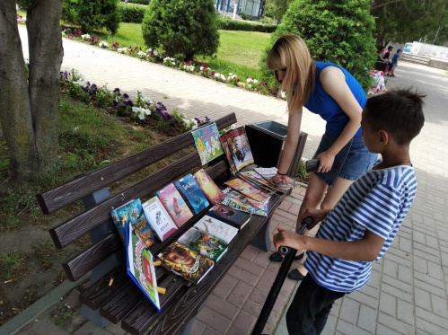 В Иловле открылся читальный зал под открытым небом