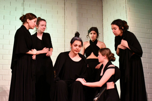 В Волгограде выпускники института культуры блеснули в дипломном спектакле