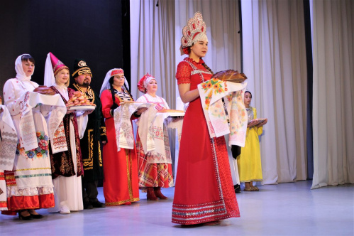 В Новониколаевском районе провели фестиваль народного творчества «Хлеб родного края»