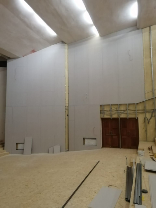 В модернизируемом по нацпроекту ДК Котово проходит ремонт зрительного зала