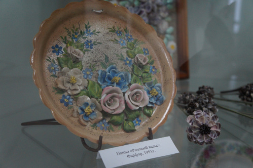 В Камышине открылась выставка фарфора «В поисках счастья»