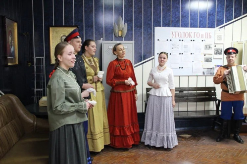 Волгоградские волонтёры культуры и студенты ВГИИКа выступили в областном хосписе