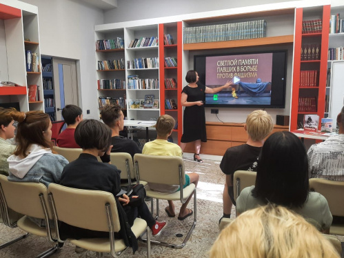 В Иловлинской модельной библиотеке занимаются патриотическим воспитанием молодёжи