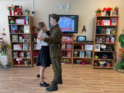 В Волгоградской детской библиотеке завершился конкурс  военно-патриотической песни