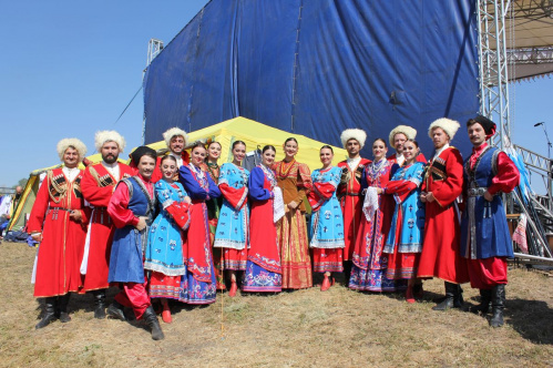 Волгоградские казаки представили культуру родного края на берегах Урала