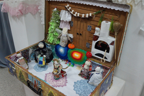 Камышинские рукодельницы знакомят с традицией изготовления тряпичных кукол