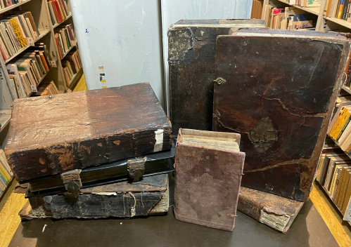 В Волгоградской Горьковке оцифровывают славянские кириллические книги