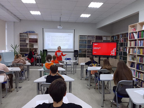 В модельной библиотеке Камышина школьники написали прошел пробный «Недиктант. Дети»