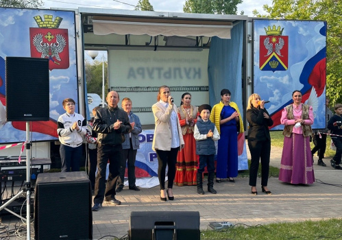 В Суровикино с помощью автоклуба провели семейный концерт 