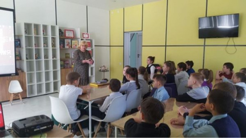 В иловлинской библиотеке «Умная Соня» провели урок музыки