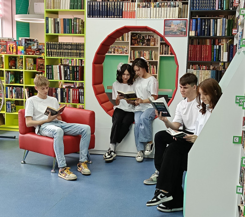 В Быковской модельной библиотеке прошла фотосессия будущих выпускников