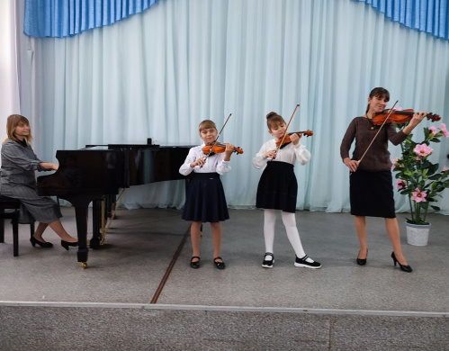 В Суровикинской ДШИ провели концерт с использованием нового оборудования