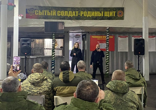 Волгоградские артисты выступили перед мобилизованными в Прудбое