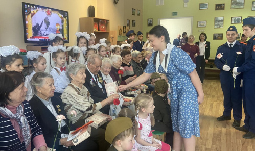 В Волгоградской детской библиотеке прошла встреча с представителями поколения победителей